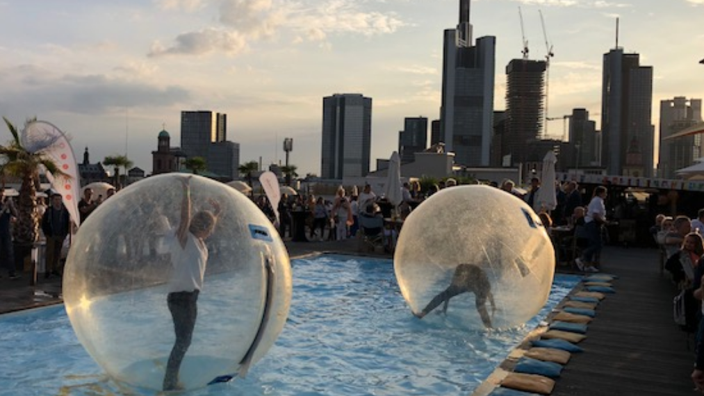 Wasserlaufbälle mieten bei Crypton Event