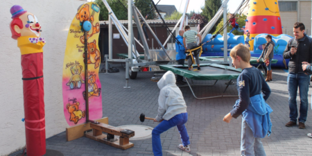 Hier der Ballonclown zum Befüllen von Ballons mit Gas von Crypton Event