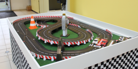 Carrerabahn für den Messestand mieten