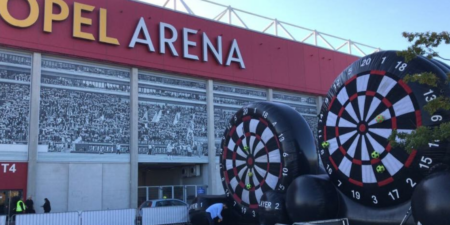 Fußball zum Mieten hier in der Opel Arena in Mainz