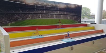 Derbyrennen im Fußballdesign mieten wie auf der Kirmes