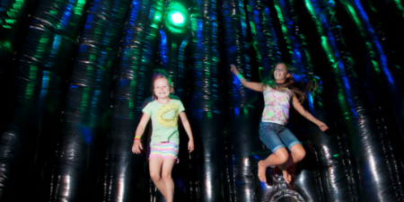 Disco Hüpfburg für Kinder und Erwachsene mieten