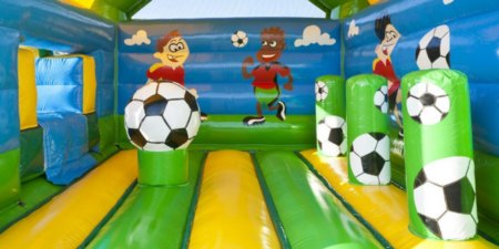Fußball Hüpfburg von innen