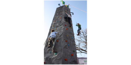 Kletterwand mit 2 Routen für Events zum Mieten