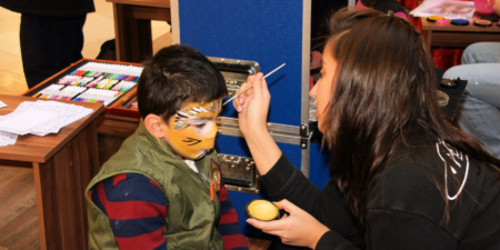 Kinderschminkerin buchen