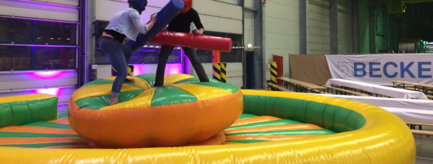 Aufblasbares Gladiator Spiel mieten