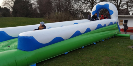 Aufblasbare Rollenrutsche mieten