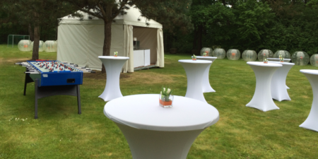 Stehtische mit Stretchhussen für Events mieten
